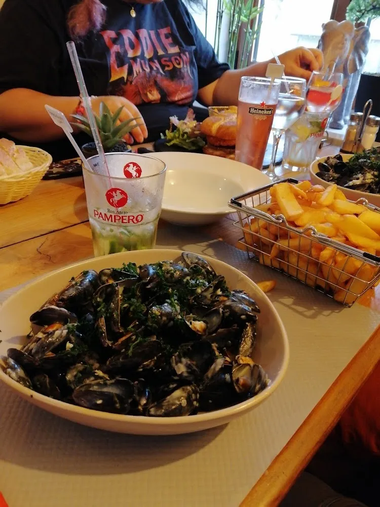 Moules Poulettes Et Frites Maison